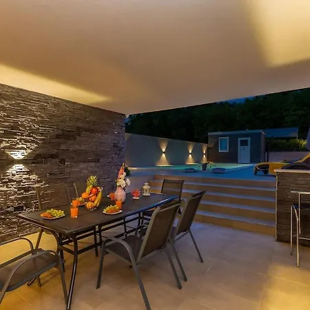 Family House Lea Krk Town