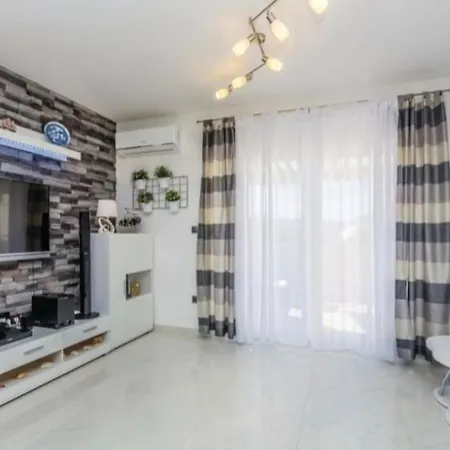 Family House Lea * Krk Town